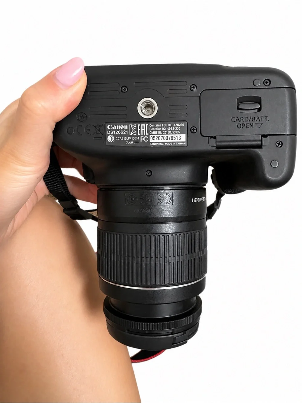 NWOT Canon DSLR Camera with Black Lens and Black Bag